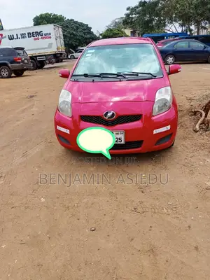 Toyota Vitz 2010 Red