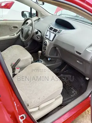 Toyota Vitz 2010 Red