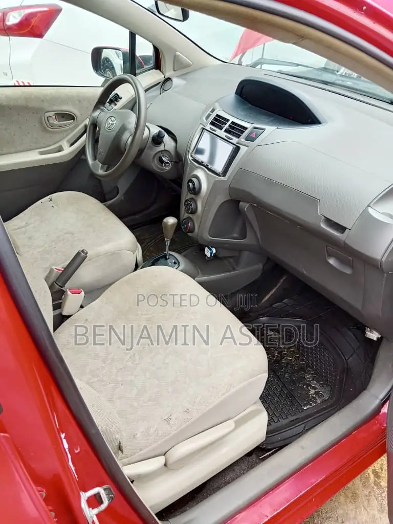 Toyota Vitz 2010 Red
