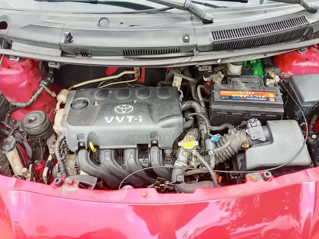 Toyota Vitz 2010 Red