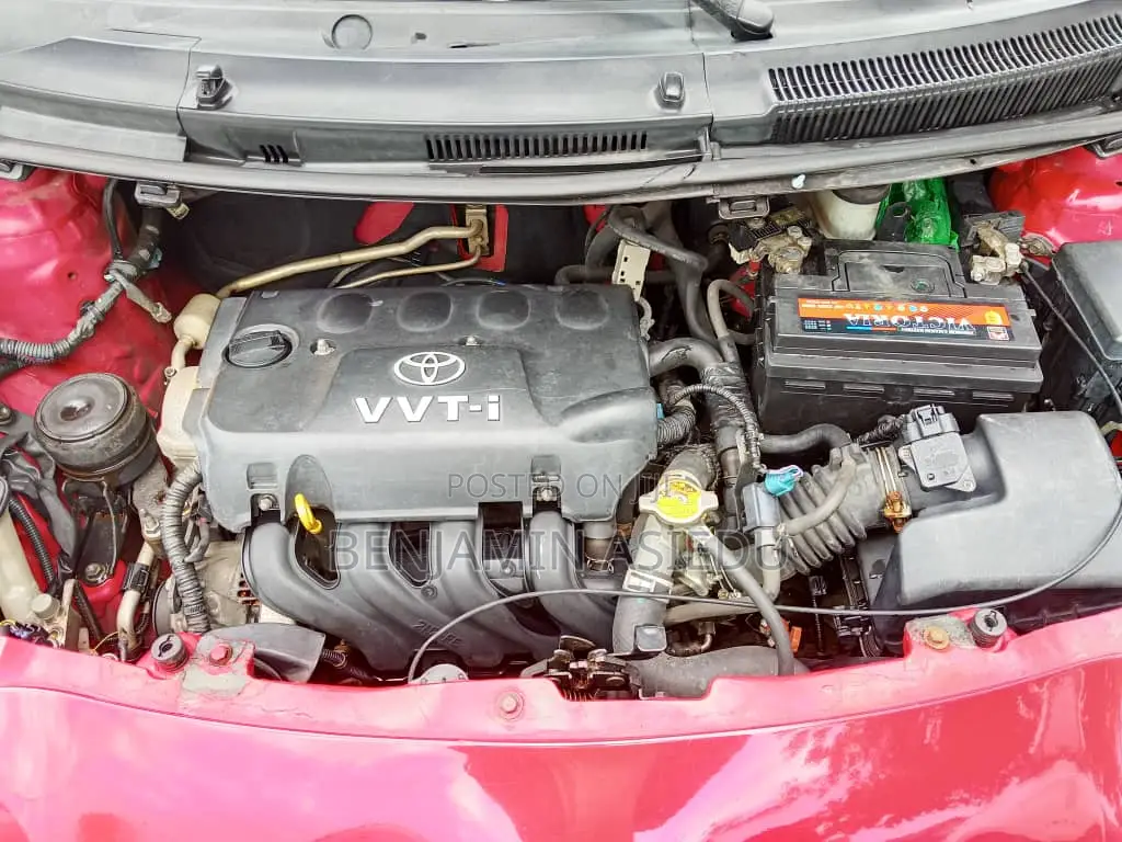 Toyota Vitz 2010 Red