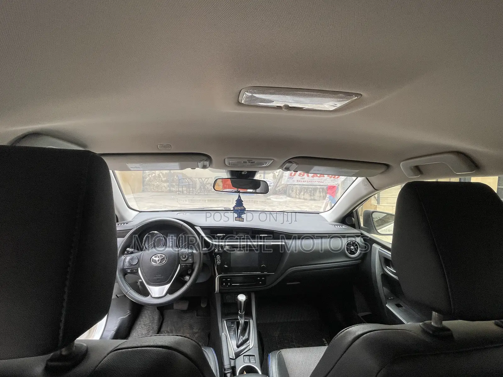 Toyota Corolla SE (1.8L 4cyl 2A) 2019 White