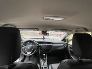 Toyota Corolla SE (1.8L 4cyl 2A) 2019 White