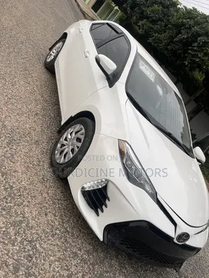 Toyota Corolla SE (1.8L 4cyl 2A) 2019 White