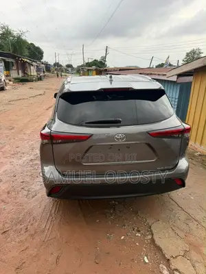 Toyota Highlander XLE 2022 Gray