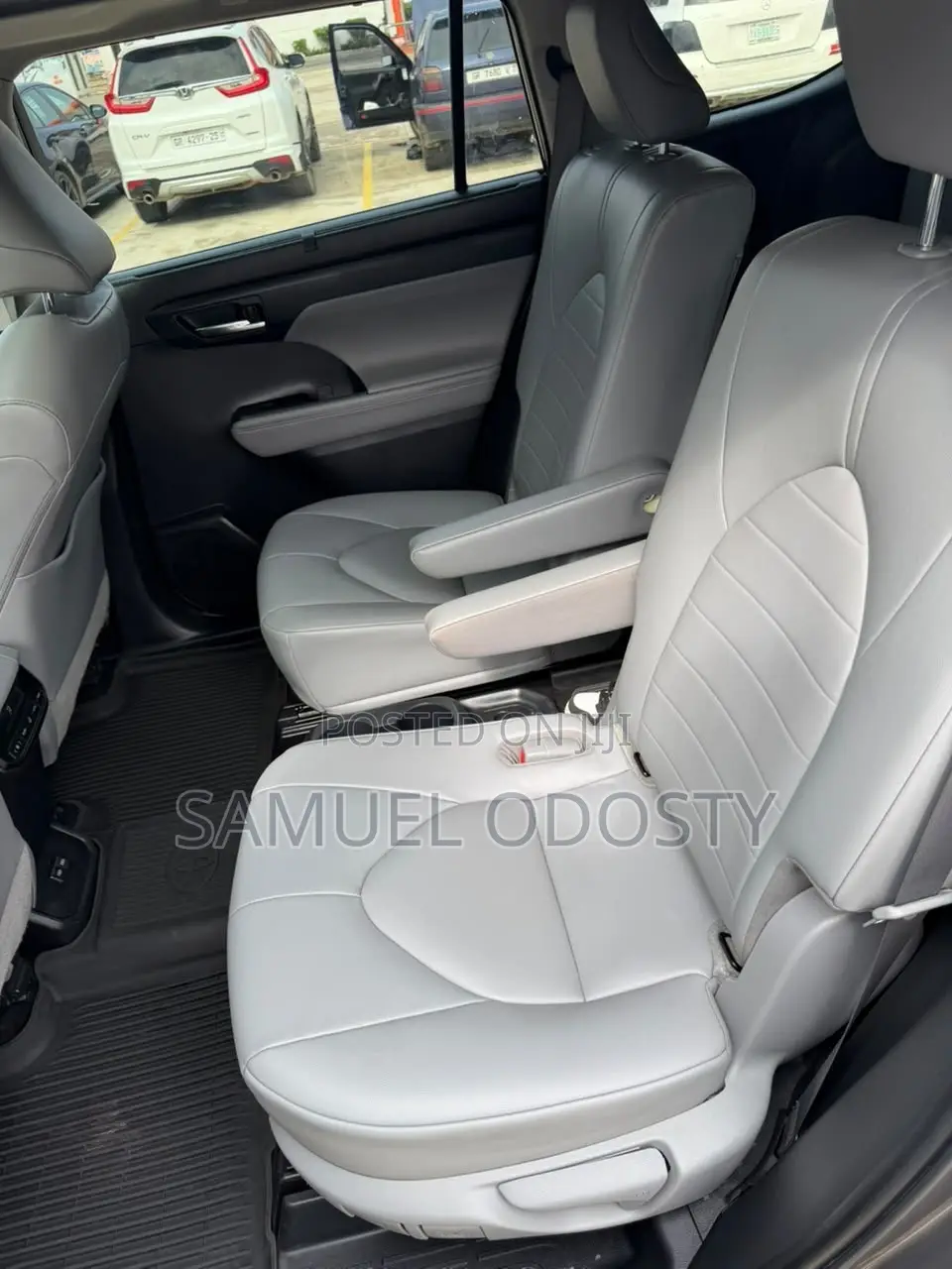 Toyota Highlander XLE 2022 Gray