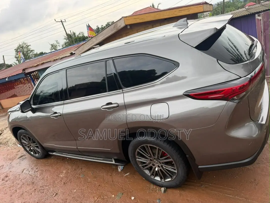 Toyota Highlander XLE 2022 Gray
