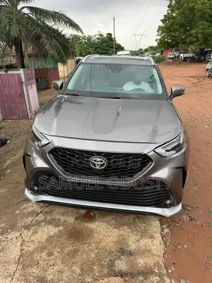 Toyota Highlander XLE 2022 Gray