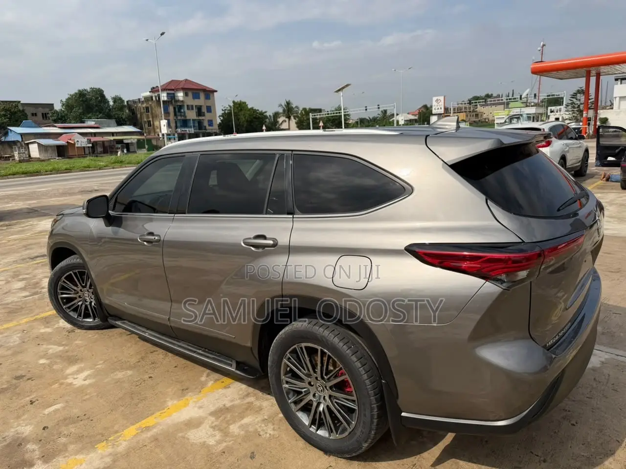 Toyota Highlander XLE 2022 Gray