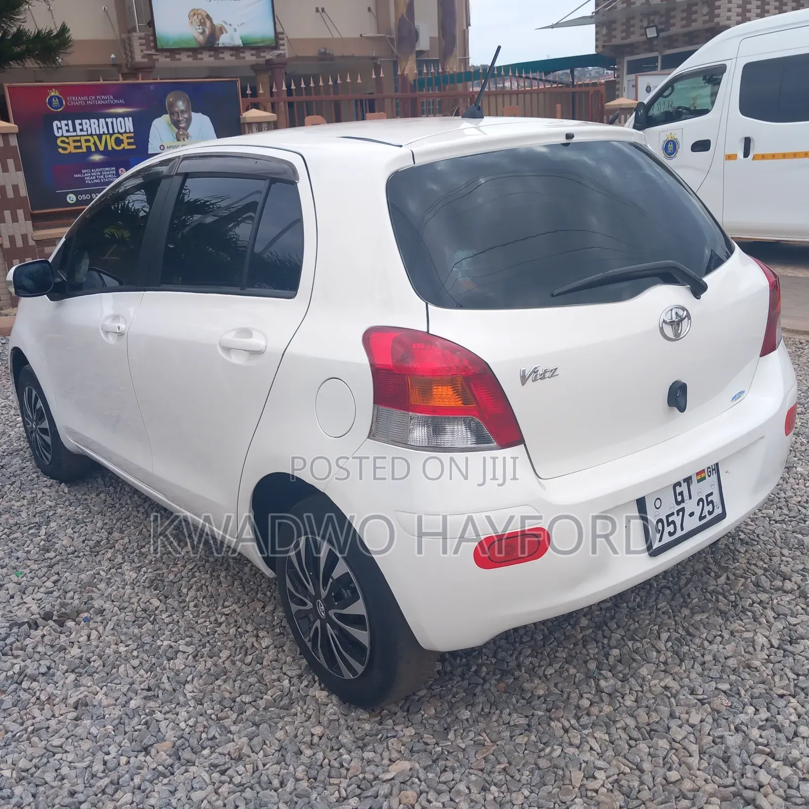 Toyota Vitz 2010 White