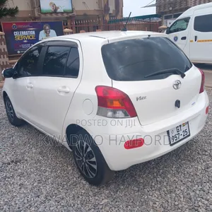 Toyota Vitz 2010 White