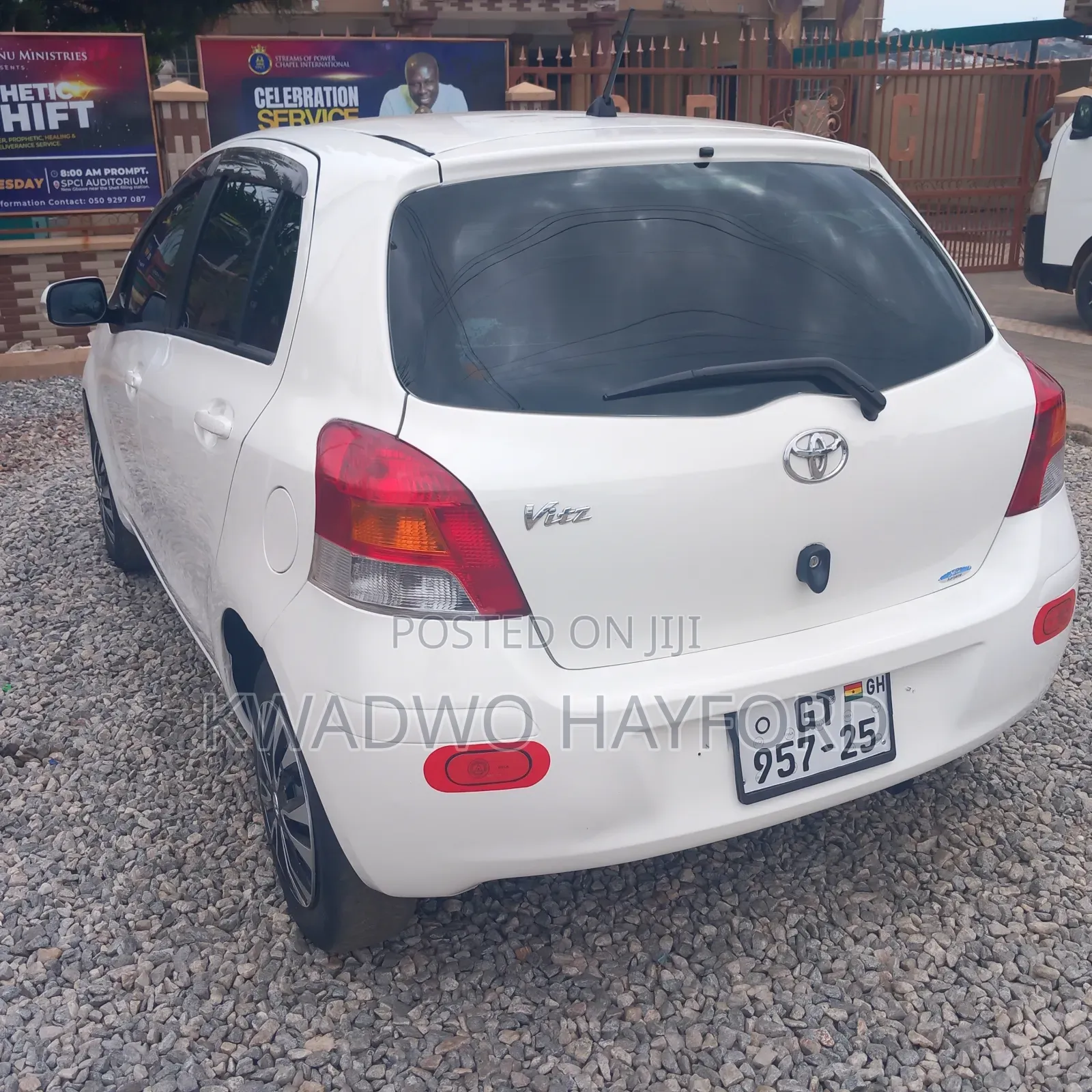 Toyota Vitz 2010 White