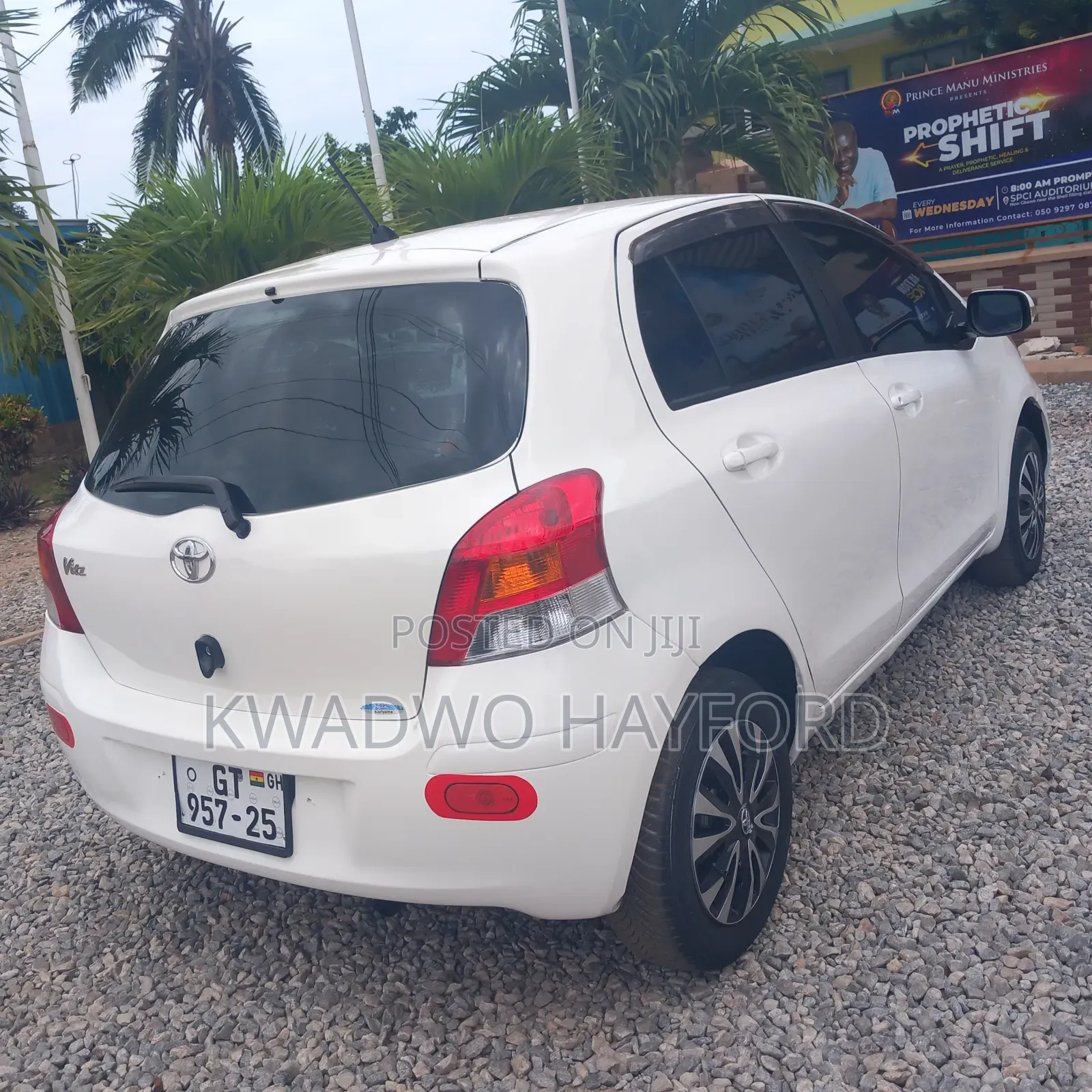 Toyota Vitz 2010 White