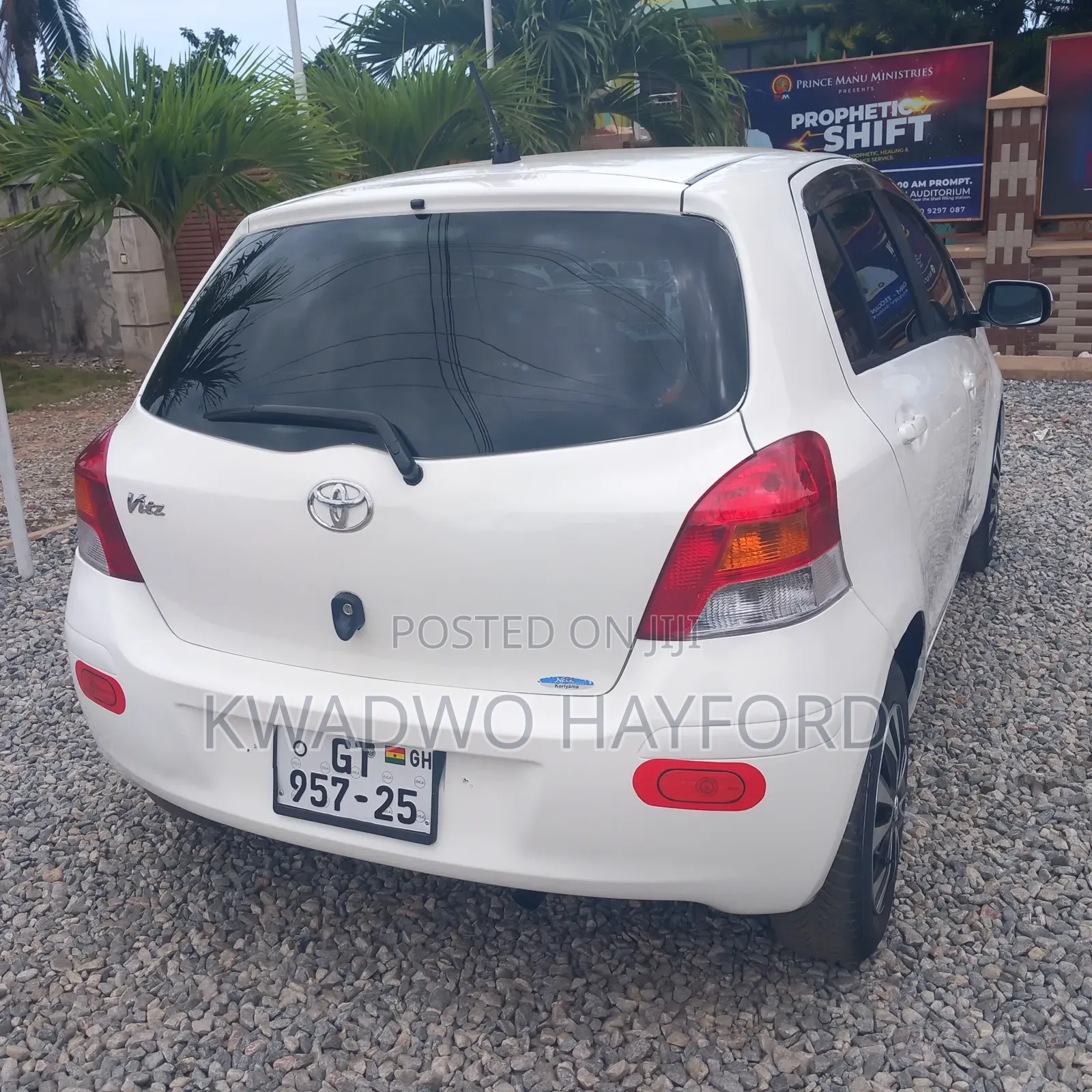 Toyota Vitz 2010 White