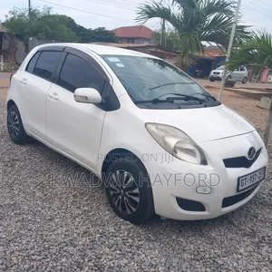 Toyota Vitz 2010 White