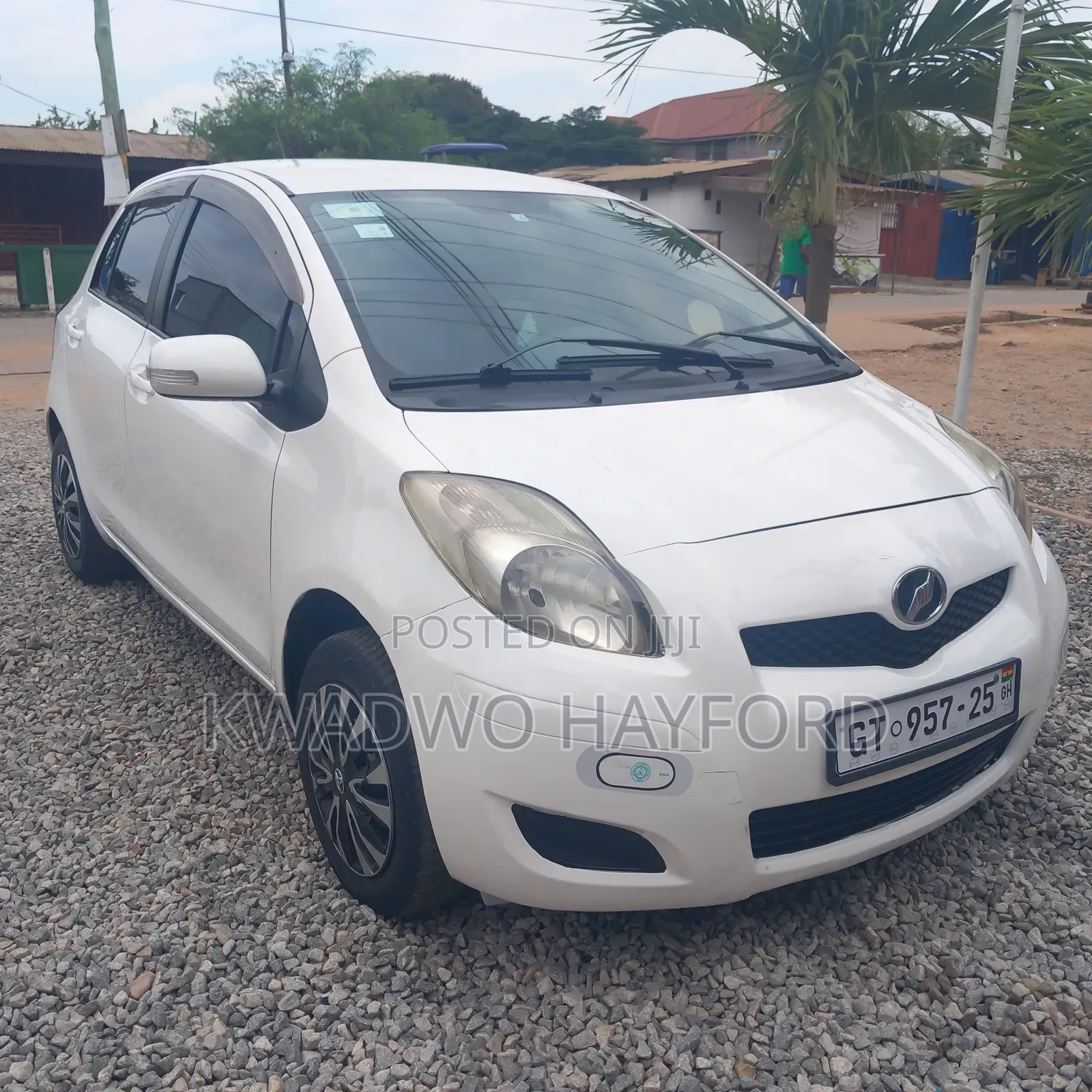 Toyota Vitz 2010 White
