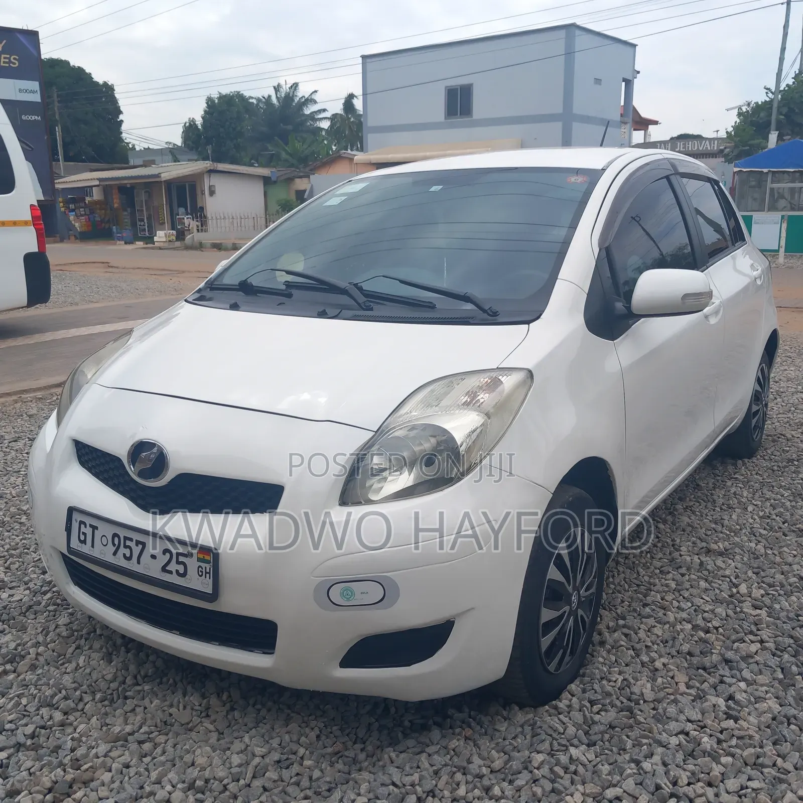 Toyota Vitz 2010 White