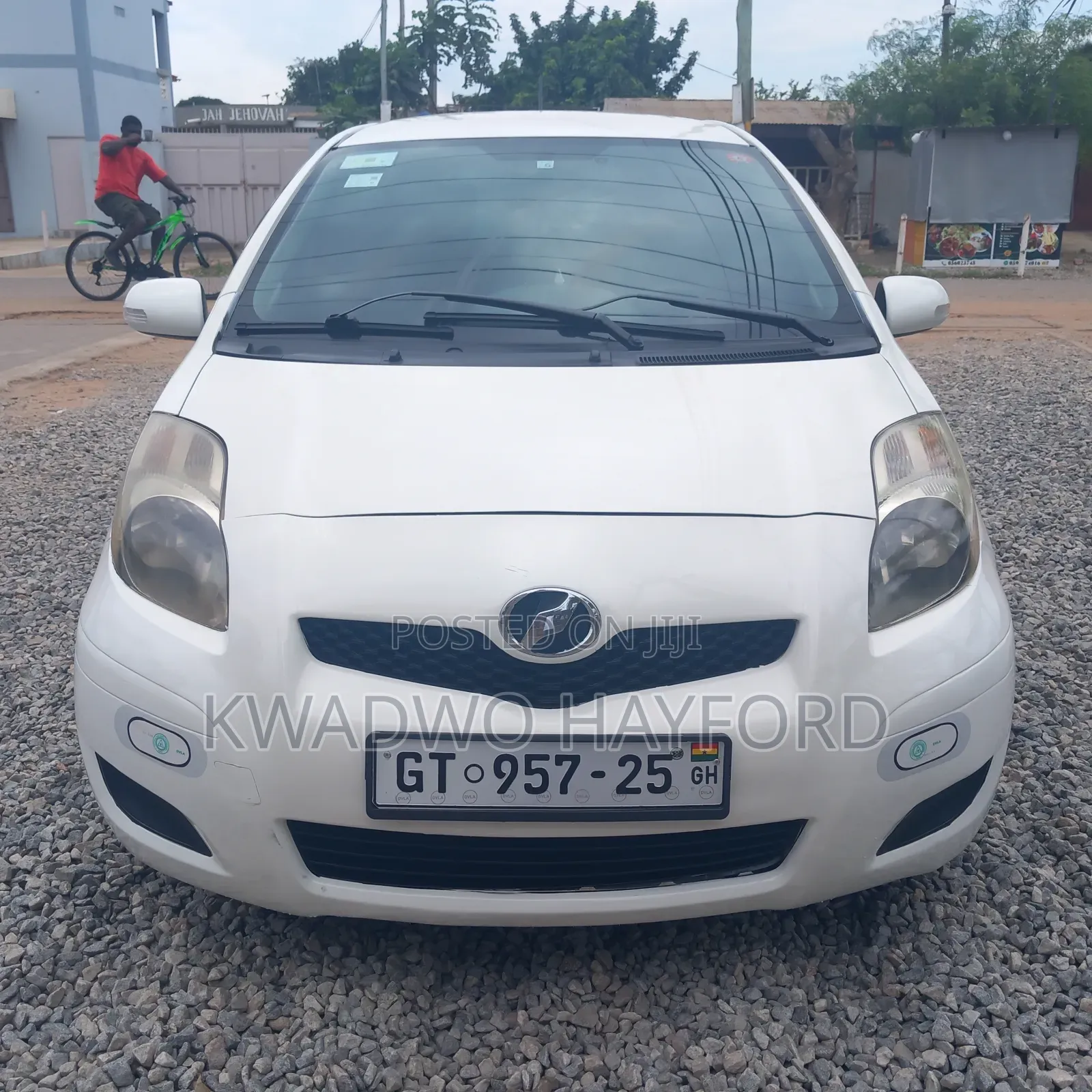 Toyota Vitz 2010 White