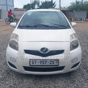 Toyota Vitz 2010 White