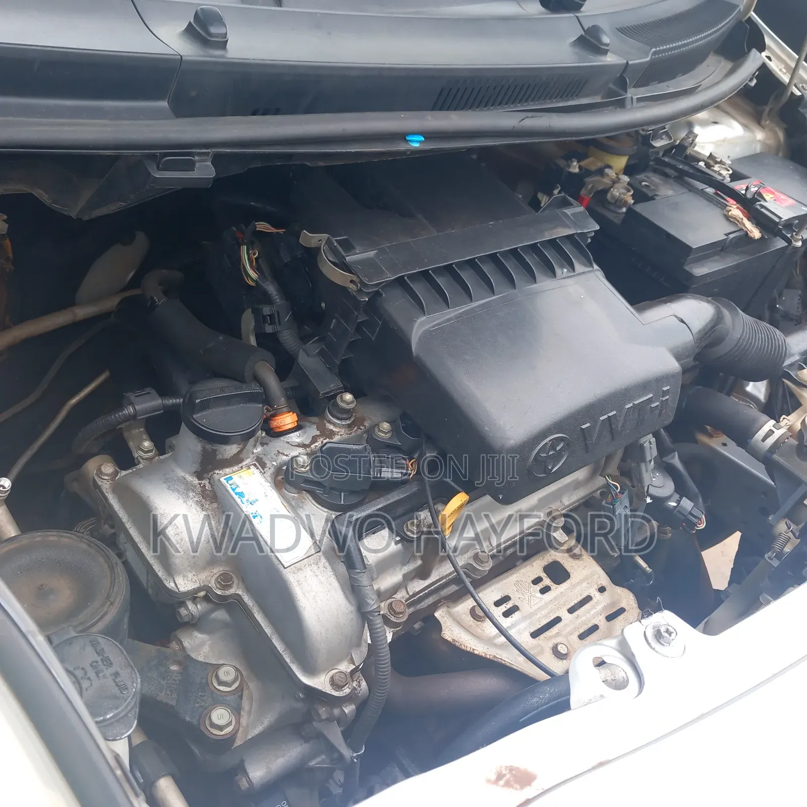Toyota Vitz 2010 White