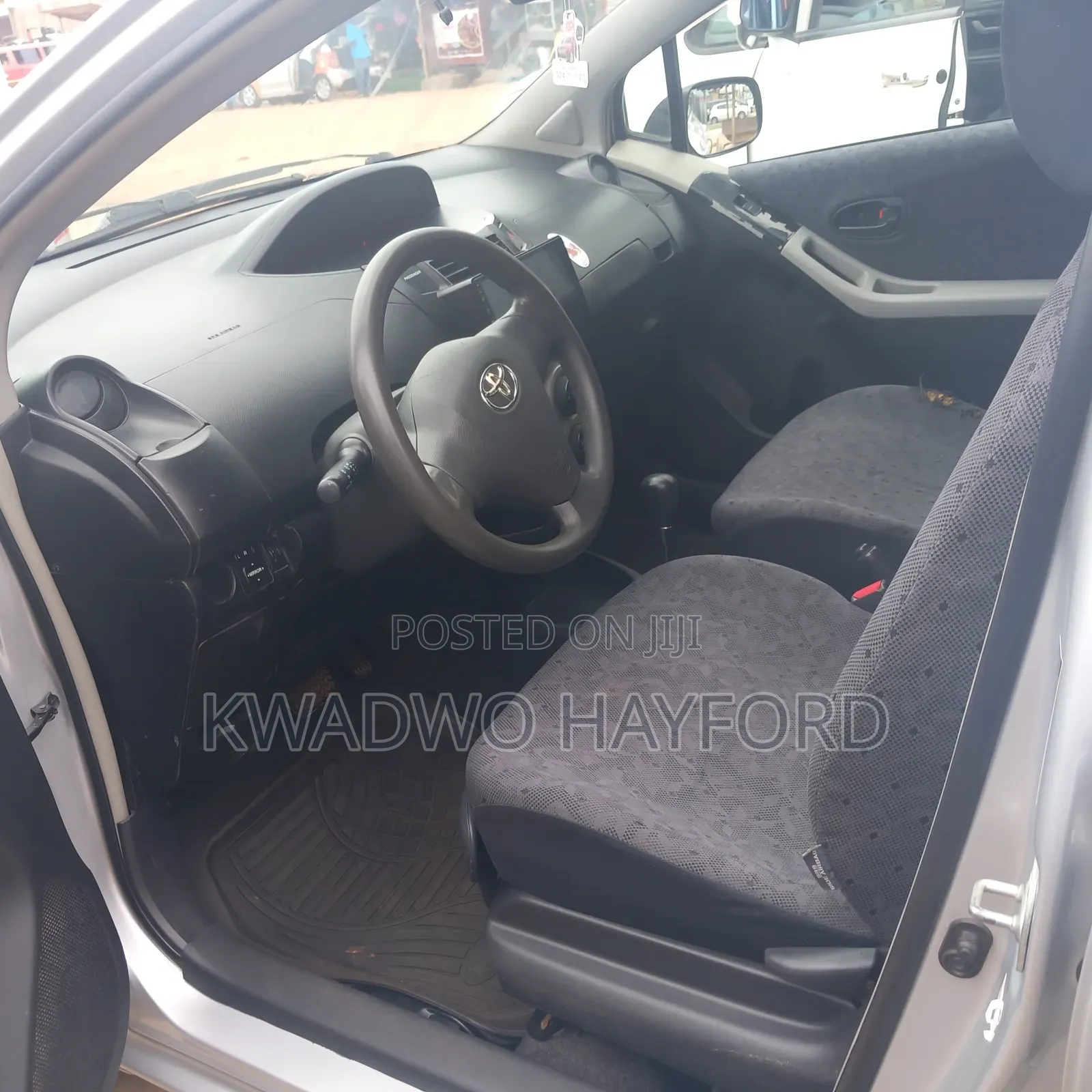 Toyota Vitz 2010 White