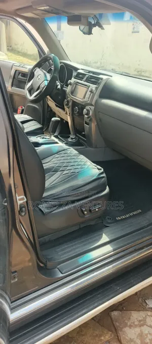 Toyota 4-Runner Limited 4X4 2013 Gray
