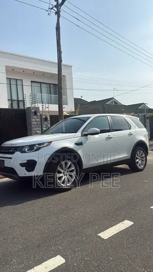 Land Rover Discovery 2016 White