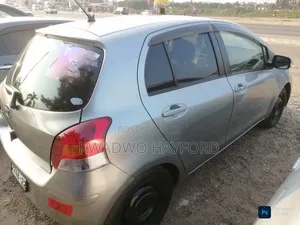 Toyota Vitz 2010 Silver