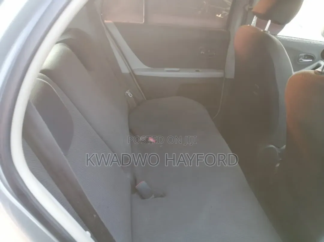 Toyota Vitz 2010 Silver