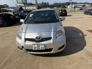 Toyota Vitz 2010 Silver
