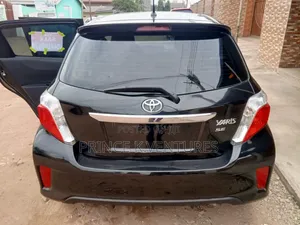 Toyota Yaris L Hatchback 5dr 2013 Black