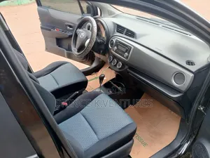 Toyota Yaris L Hatchback 5dr 2013 Black