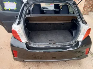 Toyota Yaris L Hatchback 5dr 2013 Black