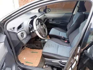 Toyota Yaris L Hatchback 5dr 2013 Black