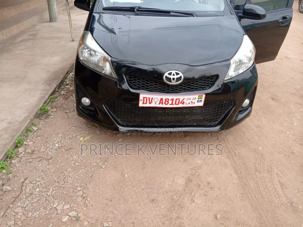 Toyota Yaris L Hatchback 5dr 2013 Black