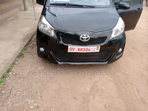 Toyota Yaris L Hatchback 5dr 2013 Black