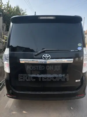 Toyota Voxy ZS Kirameki III 4WD 8-Seater 2012 Black
