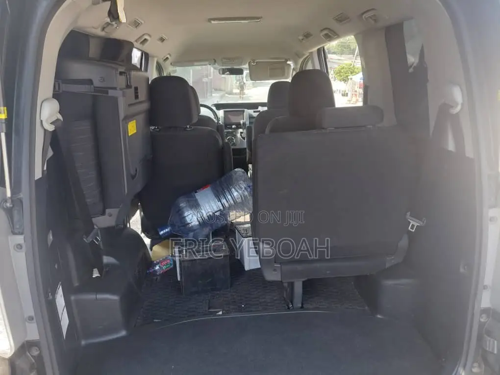 Toyota Voxy ZS Kirameki III 4WD 8-Seater 2012 Black
