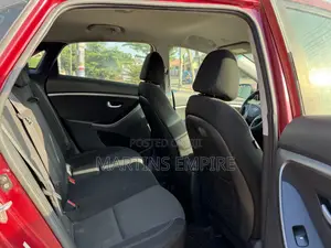 Hyundai Elantra SE Sedan FWD (1.8L 4cyl 6M) 2016 Red