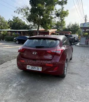 Hyundai Elantra 2016 Red
