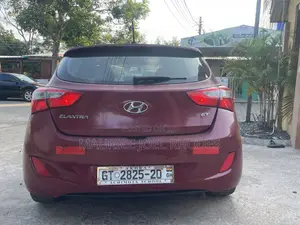 Hyundai Elantra 2016 Red