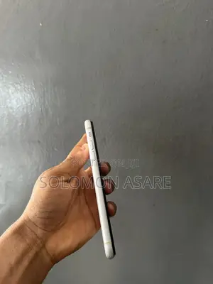 Apple iPhone XR 64 GB White