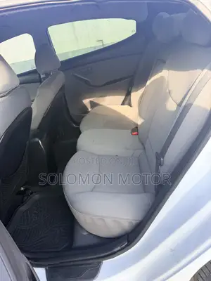 Hyundai Elantra 2013 White