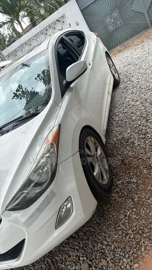 Hyundai Elantra Limited Sedan FWD (1.8L 4cyl 6A) 2013 White