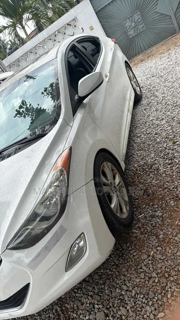 Hyundai Elantra Limited Sedan FWD (1.8L 4cyl 6A) 2013 White