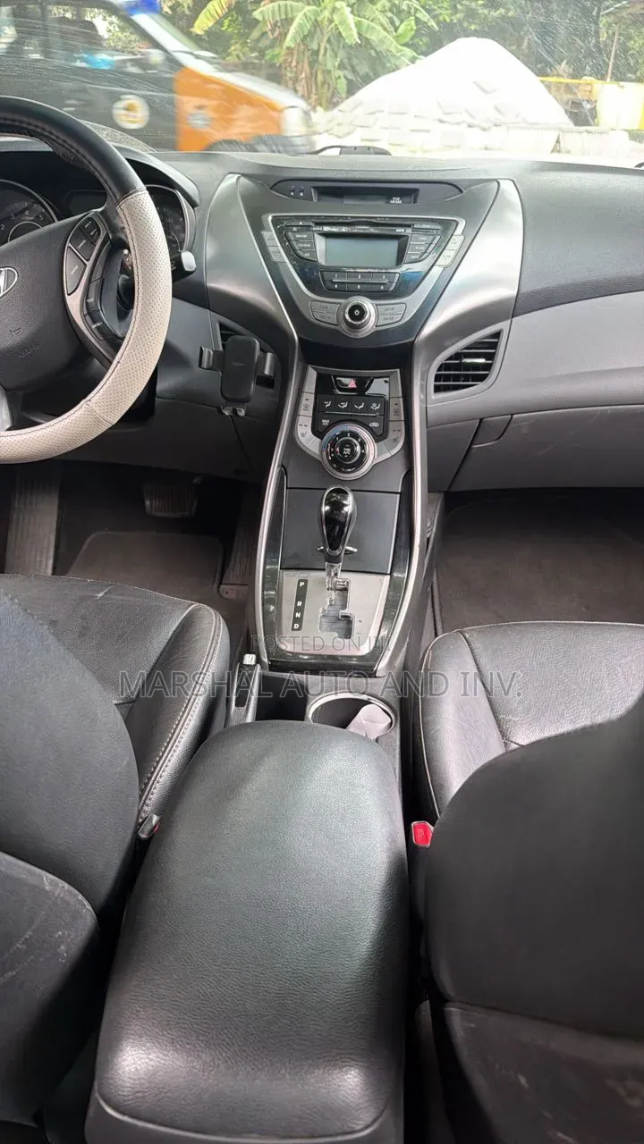 Hyundai Elantra Limited Sedan FWD (1.8L 4cyl 6A) 2013 White