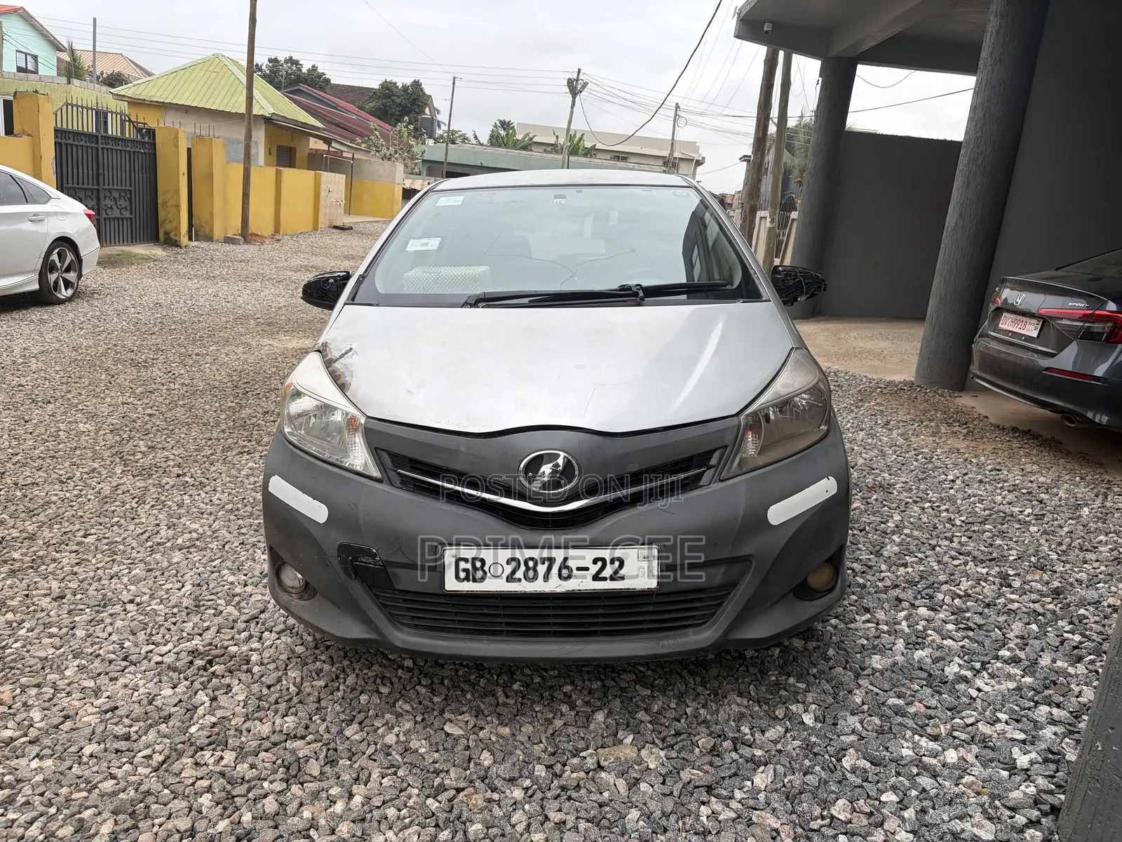 Toyota Vitz 2012 Silver