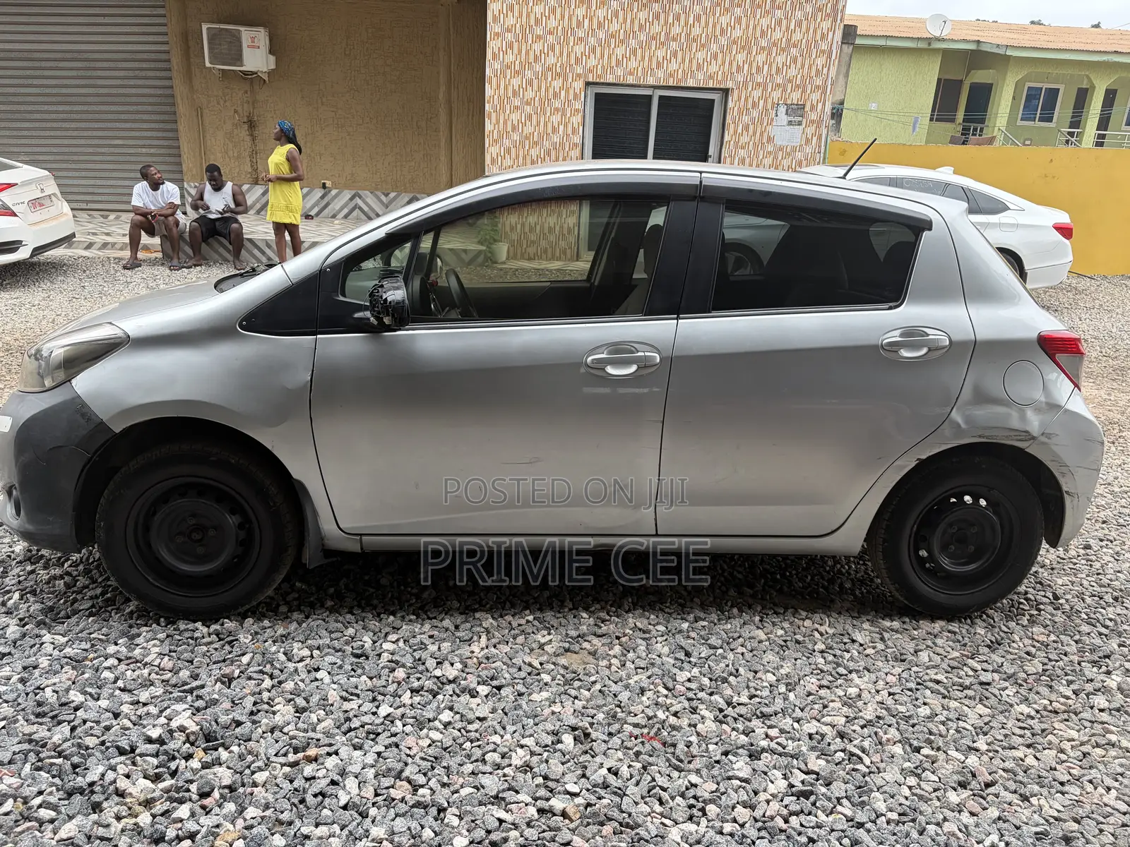 Toyota Vitz 2012 Silver