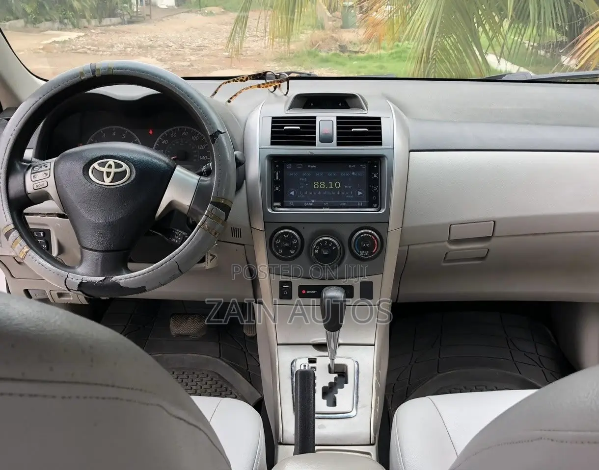 Toyota Corolla 2013 Silver
