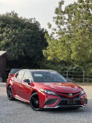Toyota Camry XSE 2021 Red